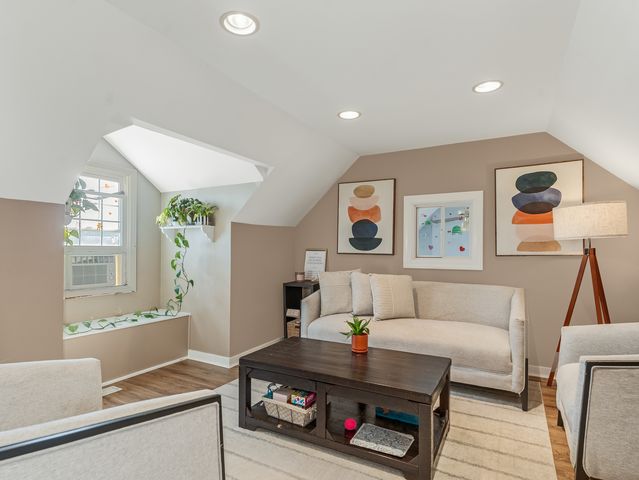 959 W Ogden Avenue, Naperville, IL 60563