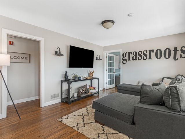 959 W Ogden Avenue, Naperville, IL 60563