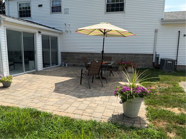 1612 Wheatstone Drive, Farmington, NY 14425