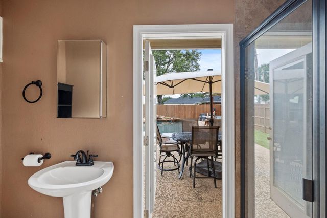 9403 Highland Pointe Drive, Needville, TX 77461