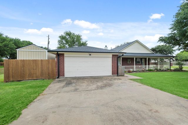 9403 Highland Pointe Drive, Needville, TX 77461