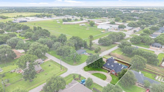 9403 Highland Pointe Drive, Needville, TX 77461