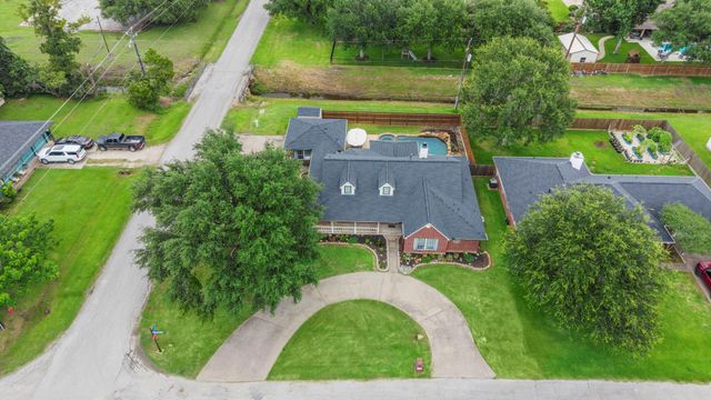 9403 Highland Pointe Drive, Needville, TX 77461