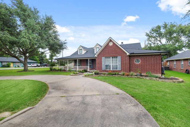 9403 Highland Pointe Drive, Needville, TX 77461