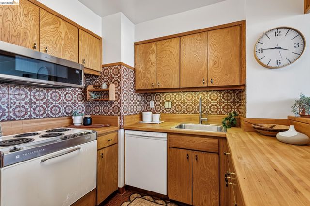 320 Lee St 603, Oakland, CA 94610