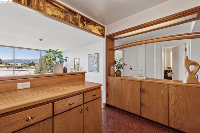 320 Lee St 603, Oakland, CA 94610