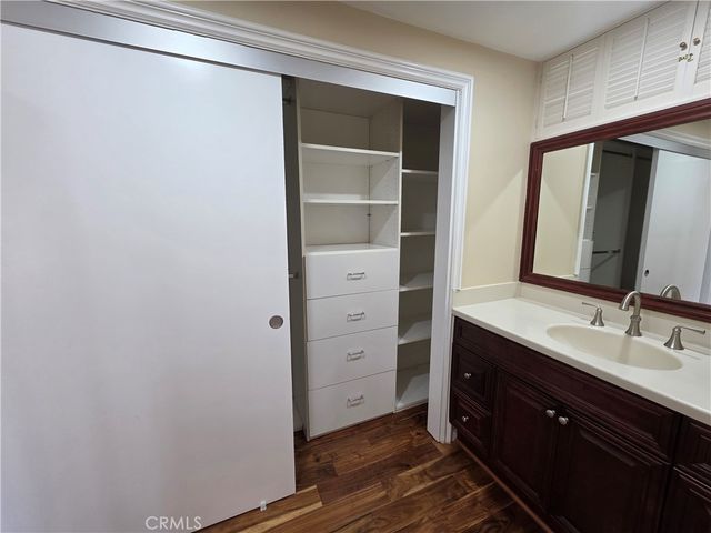 19022 Merridy, Northridge, CA 91324