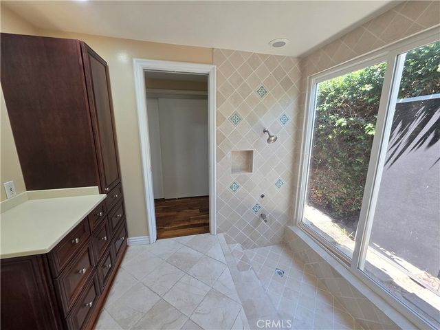 19022 Merridy, Northridge, CA 91324