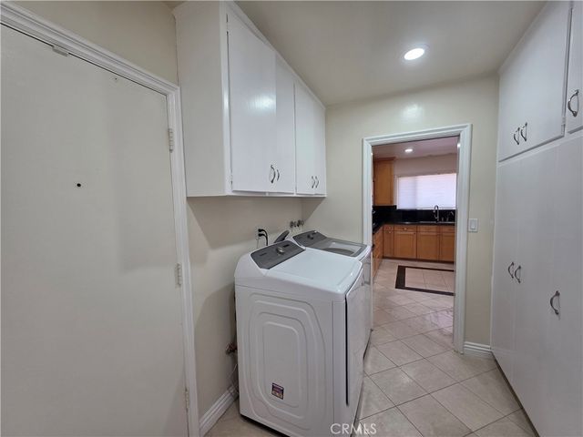 19022 Merridy, Northridge, CA 91324