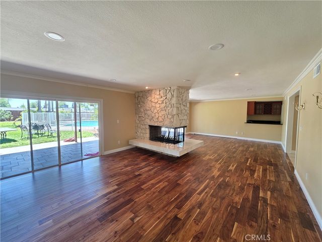 19022 Merridy, Northridge, CA 91324