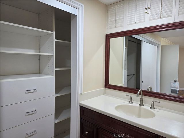 19022 Merridy, Northridge, CA 91324