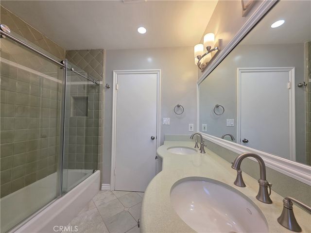 19022 Merridy, Northridge, CA 91324