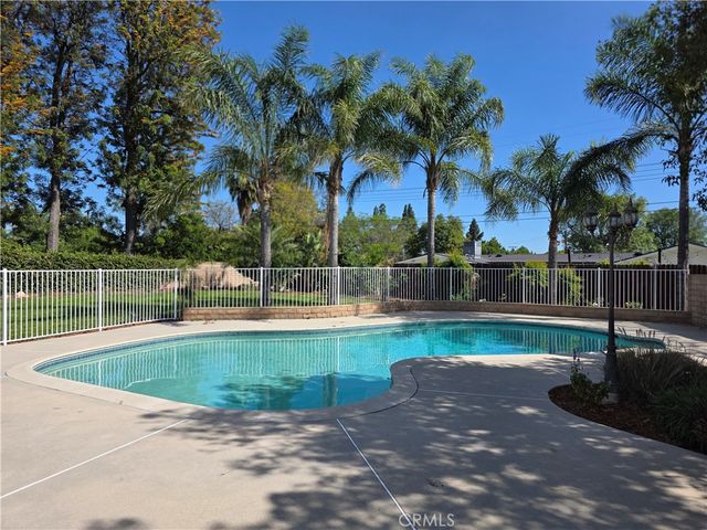 19022 Merridy, Northridge, CA 91324