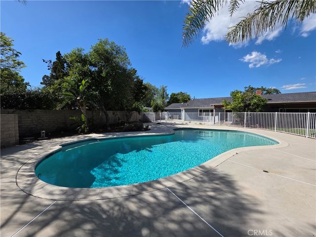19022 Merridy, Northridge, CA 91324
