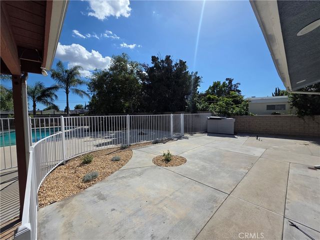 19022 Merridy, Northridge, CA 91324
