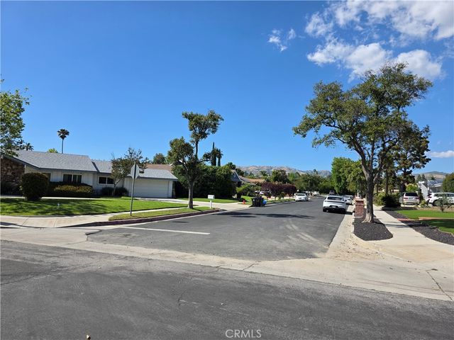 19022 Merridy, Northridge, CA 91324