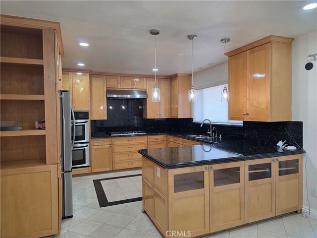 19022 Merridy, Northridge, CA 91324
