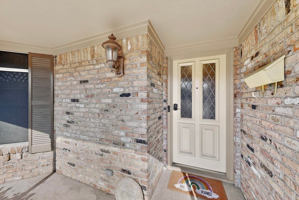 846 Creekridge Drive, Dallas, TX 75218