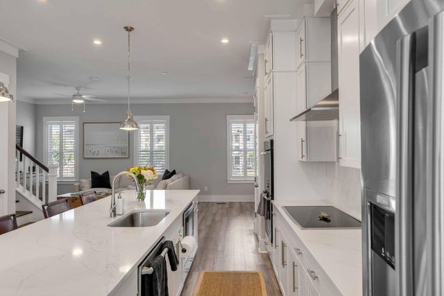 549 Cooper Village Lane, Mount Pleasant, SC 29464