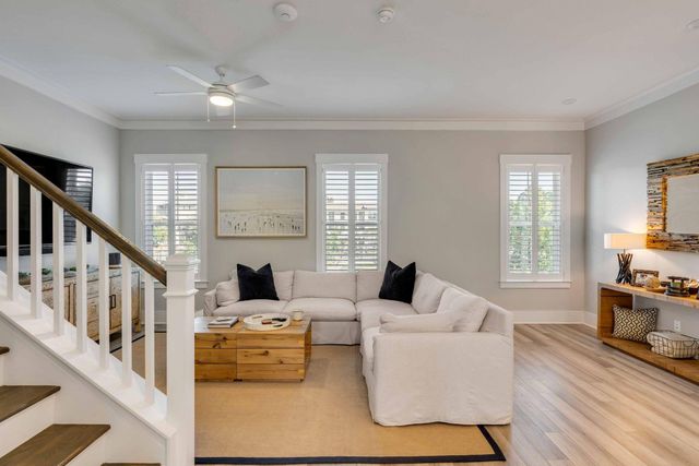 549 Cooper Village Lane, Mount Pleasant, SC 29464