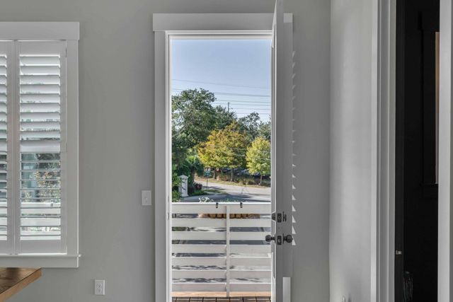 549 Cooper Village Lane, Mount Pleasant, SC 29464