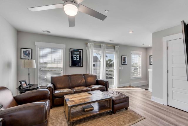 549 Cooper Village Lane, Mount Pleasant, SC 29464