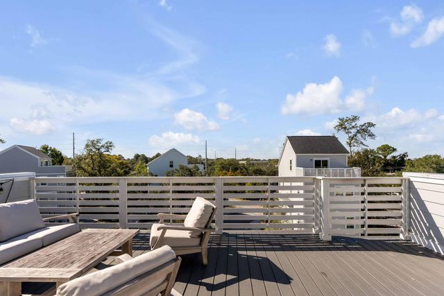 549 Cooper Village Lane, Mount Pleasant, SC 29464