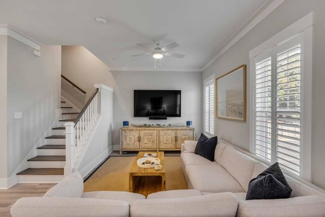 549 Cooper Village Lane, Mount Pleasant, SC 29464
