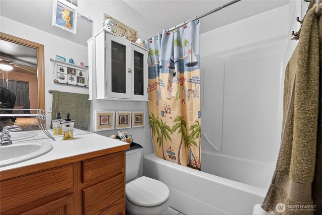 214 Cedar Street E, Roy, WA 98580