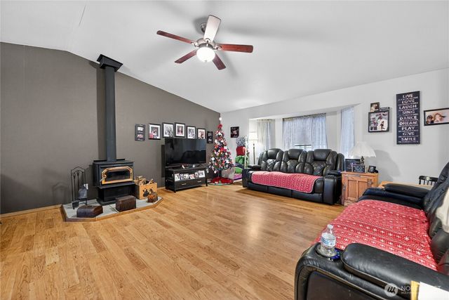 214 Cedar Street E, Roy, WA 98580