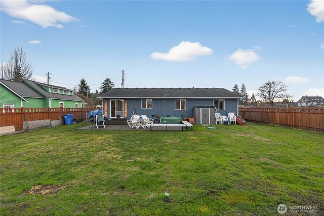 214 Cedar Street E, Roy, WA 98580
