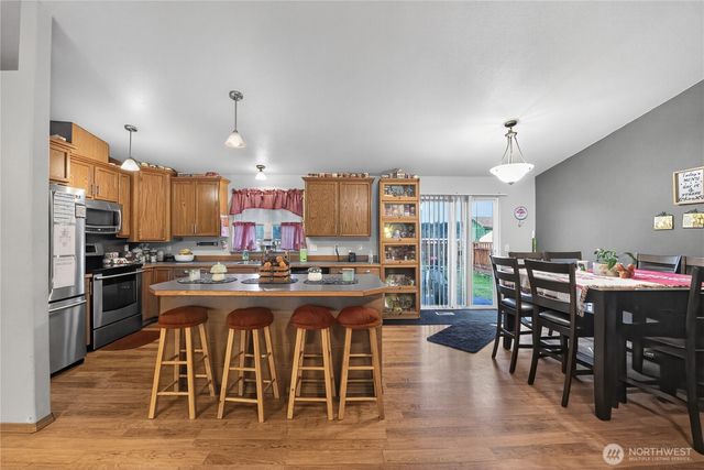 214 Cedar Street E, Roy, WA 98580