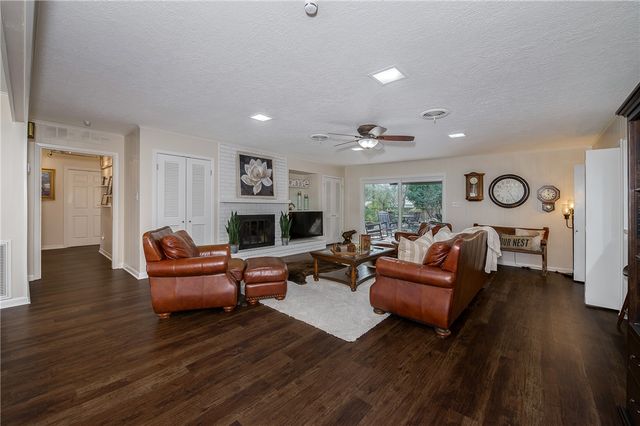 3616 Sweetbriar Drive, Bryan, TX 77802