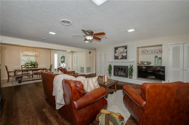 3616 Sweetbriar Drive, Bryan, TX 77802