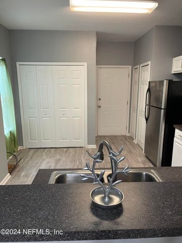 4727 PLAYPEN Drive, Jacksonville, FL 32210