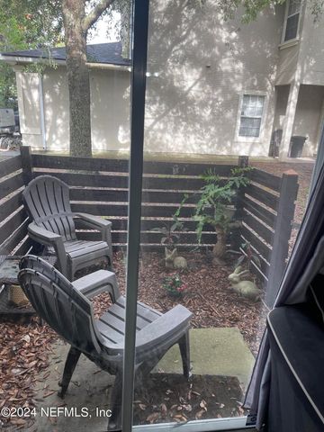 4727 PLAYPEN Drive, Jacksonville, FL 32210