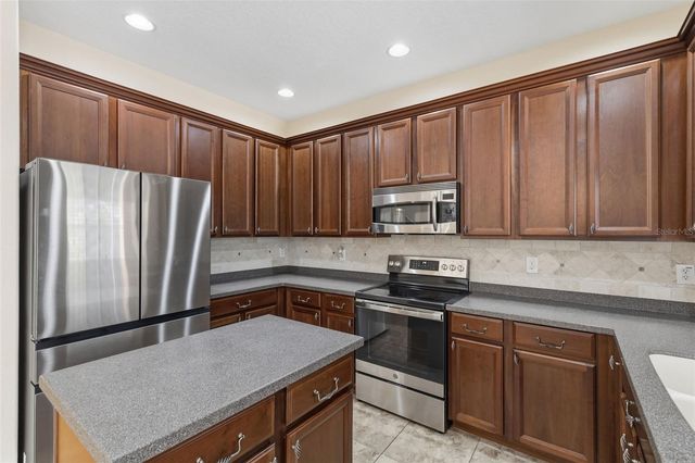 11144 OYSTER BAY CIRCLE, New Port Richey, FL 34654