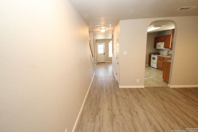 10402 Cub Vly, San Antonio, TX 78245