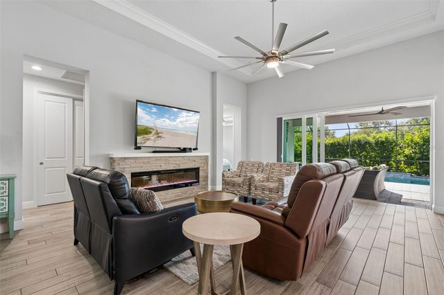 1008 SIBERIAN GLEN, Bradenton, FL 34212