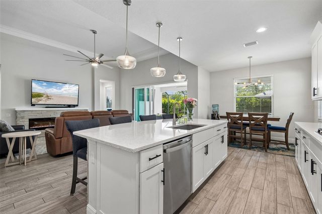 1008 SIBERIAN GLEN, Bradenton, FL 34212