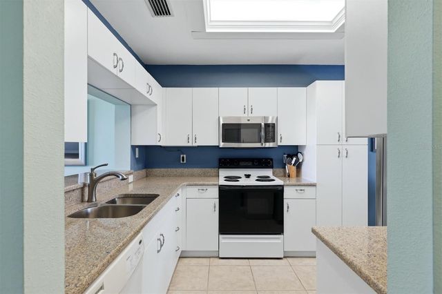 9610 CLUB SOUTH CIRCLE 4107, Sarasota, FL 34238