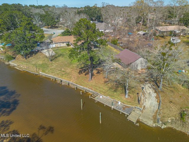 11201 Creek Drive, Gulfport, MS 39503