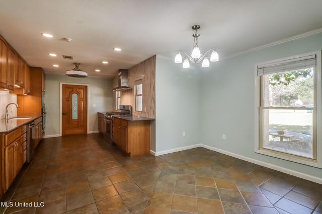 11201 Creek Drive, Gulfport, MS 39503