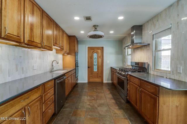 11201 Creek Drive, Gulfport, MS 39503