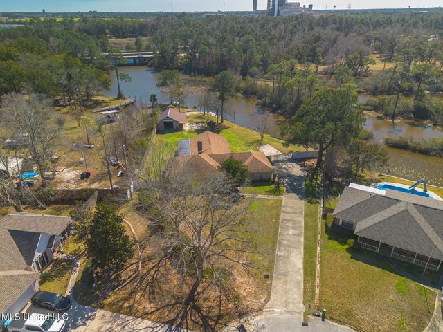 11201 Creek Drive, Gulfport, MS 39503