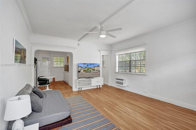 717 Espanola Way 204, Miami Beach, FL 33139