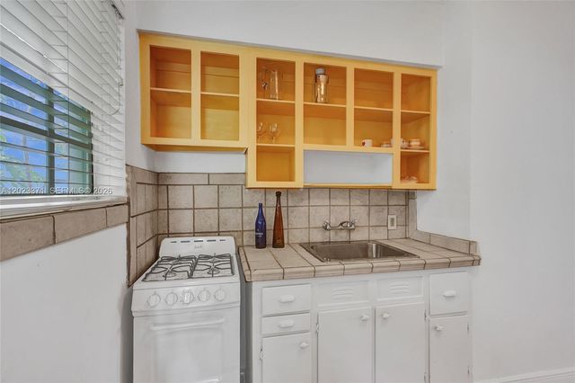 717 Espanola Way 204, Miami Beach, FL 33139