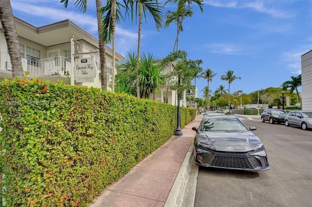 717 Espanola Way 204, Miami Beach, FL 33139