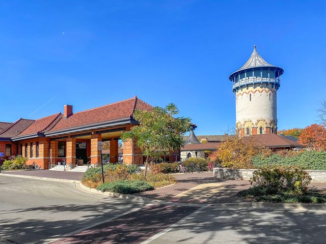 248 Gage Road, Riverside, IL 60546