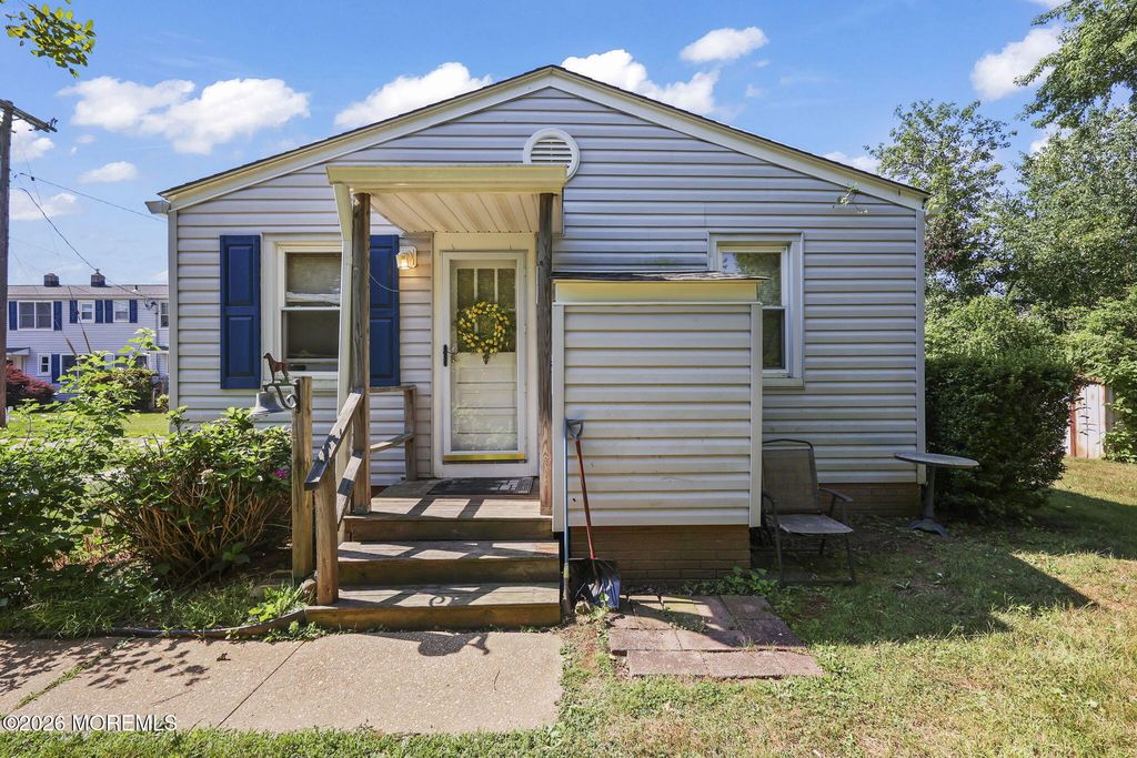 73 Belshaw Avenue, Shrewsbury Twp, NJ 07724